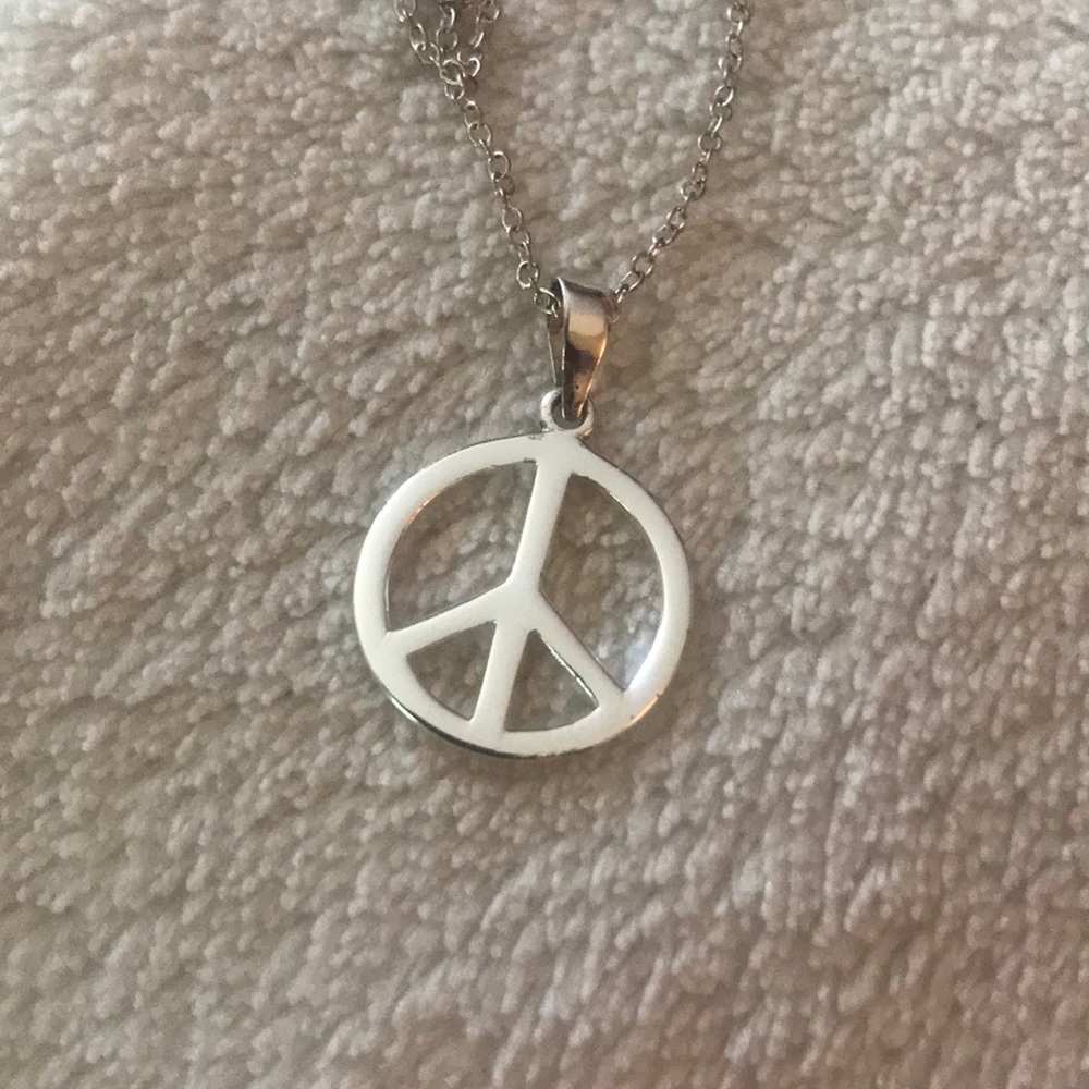 Silver peace sign necklace✌🏻✌🏻✌🏻